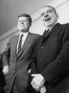 John F. Kennedy junto al gobernador Luis Muñoz Marín durante su visita a la isla en 1961.