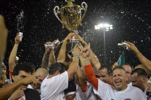 Los campeones Montañeses de Utuado celebran su fiesta de pueblo.