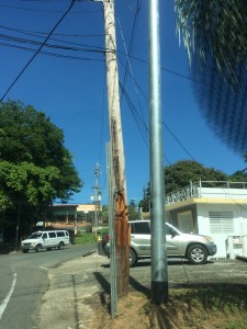 Vista parcial de la localización del poste, que puede colapsar en cualquier momento (Suministrada).