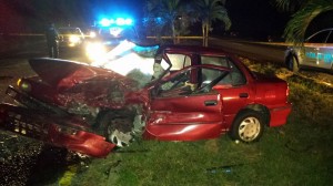 Las condiciones en que quedó el automóvil Isuzu, que conducía Tomás Villanueva Bonilla, quien murió el domingo en la madrugada en el sector El Palmar de Aguadilla (Foto por Rescate Cortés).