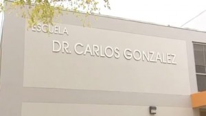 Fachada de la Escuela Superior Dr. Carlos González, en el barrio Guaniquilla de Aguada (Archivo).