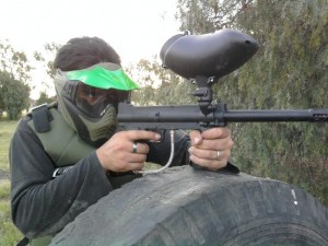 Rifle "gotcha", que dispara bolas de pintura (Internet).