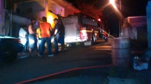 Bomberos de Mayagüez movilizados nuevamente a la comunidad del Camino Justiniano (Suministrada).