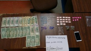 Drogas y dinero ocupado en terrenos del residencial Hogares de Portugués en Ponce (Suministrada Policía).