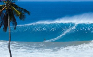 Oleaje característico de la playa "Tres Palmas" de Rincón (Tomada de Internet).