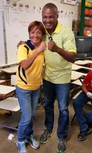 Tito junto a la profesora y atleta hormiguereña Tina Feliciano (Foto Facebook).