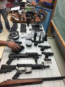 Armas y municiones confiscadas por los agentes (Suministrada Policía).