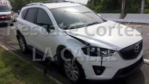 Guagua Mazda que atropelló al ciclista (Foto Rescate Cortés).