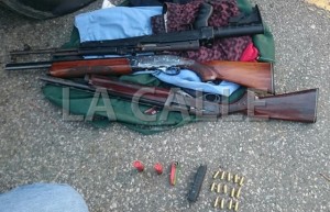 Rifles ocupadas dentro de una guagua estacionada en La Parguera (Suministrada Policía).
