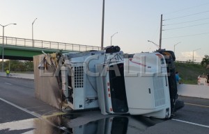 camion volcado hormigueros 16 julio (1)