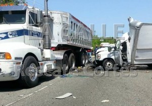 Condición de los camiones involucrados en accidente en Isabela (Foto Rescate Cortés).