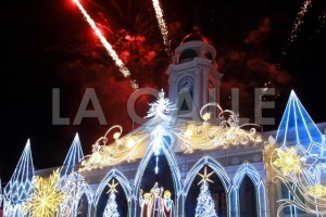 La Casa Alcaldía de Mayagüez durante el encendido navideño (Suministrada).