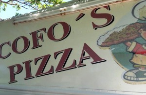 La guagua de venta de pizzas fue asaltada el lunes a las 10:00 de la noche.