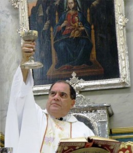 El suspendido sacerdote Floyd McCoy imputado nuevamente por actos lascivos (Archivo).
