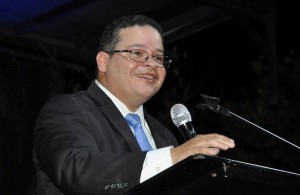 El doctor Víctor Ramos Otero revalidó como presidente del Colegio de Médicos (Archivo).