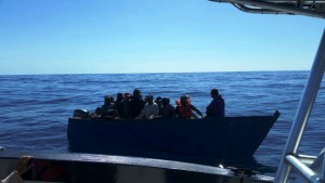 Este es el grupo rescatado que intentaba entrar clandestinamente a la Isla (Suministrada Policía).